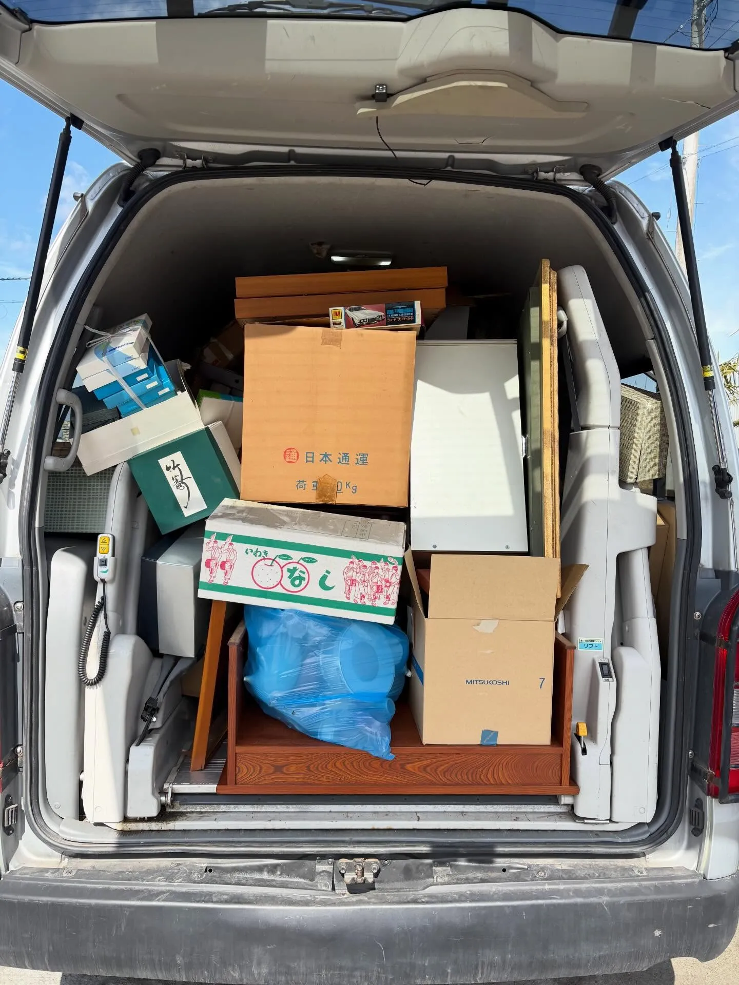 本日は泉区高森にて、生前整理のご依頼をいただきました！👷‍♂...