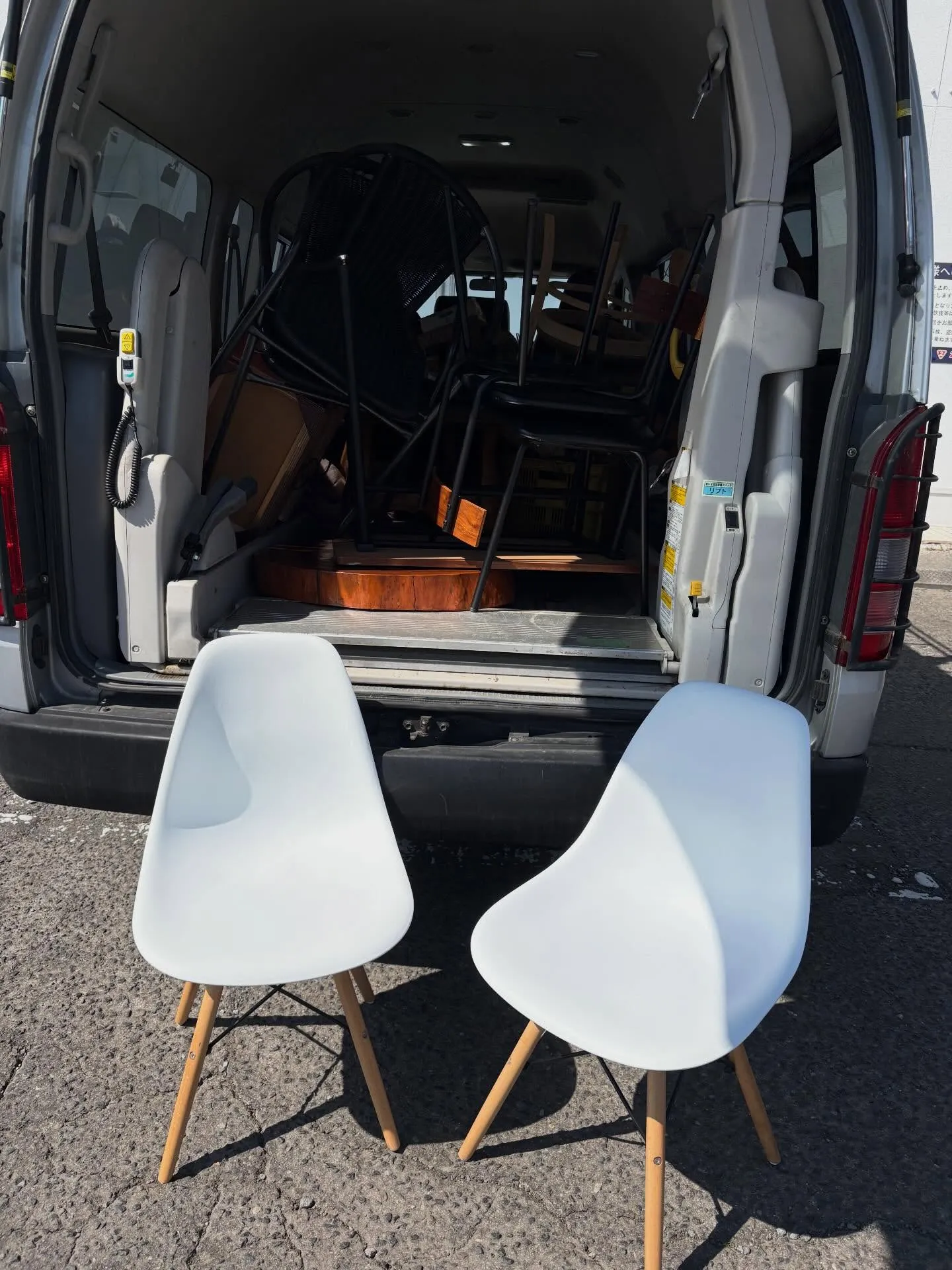 今日は大河原で素敵な家具たちの回収依頼がありました！イームズ...
