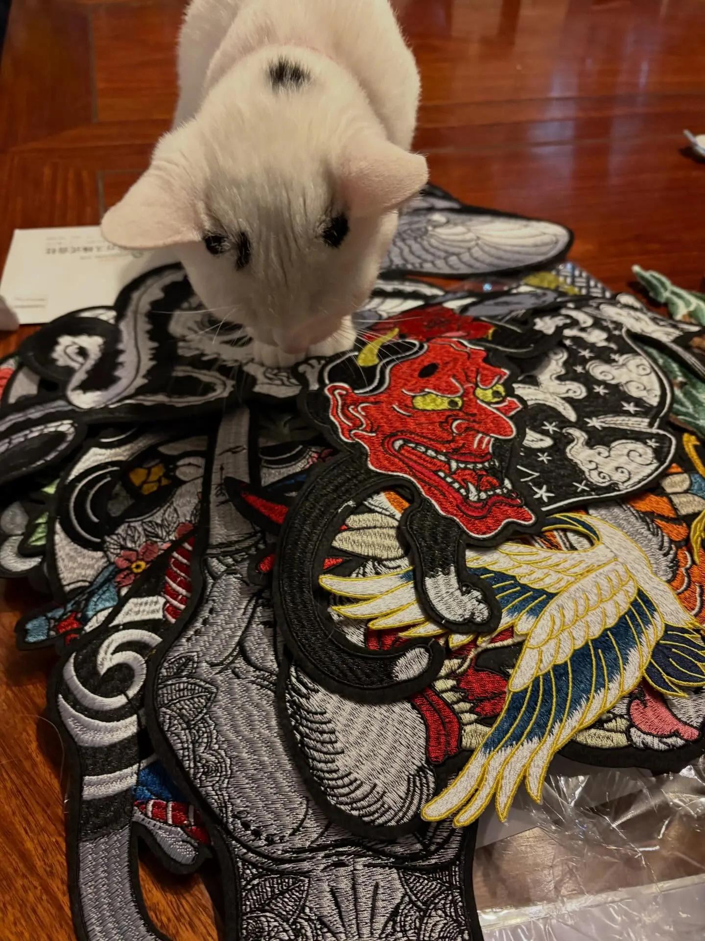 最近、大量の大型ワッペンが入荷したんだけど、ネコのゆきがそれ...