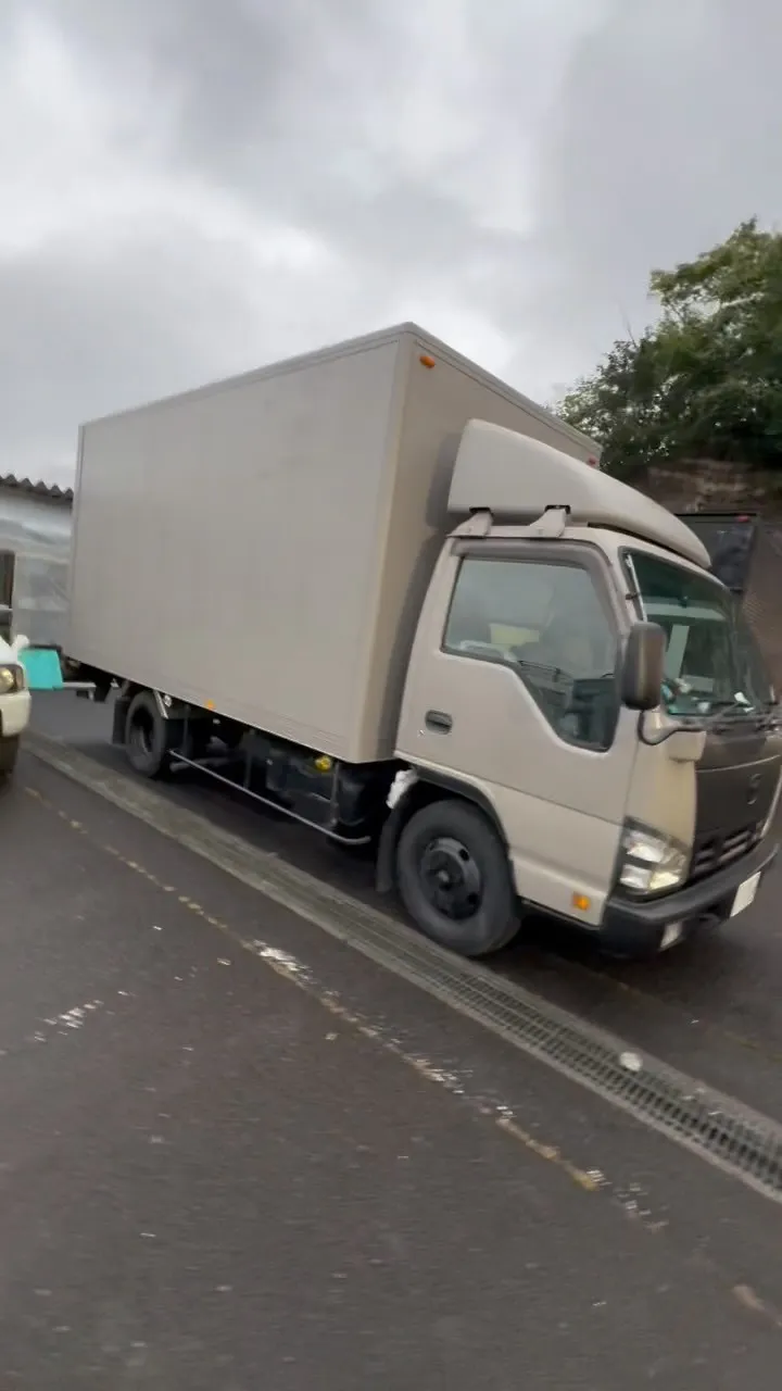 今日は先日納車されたトラックの塗装🚚